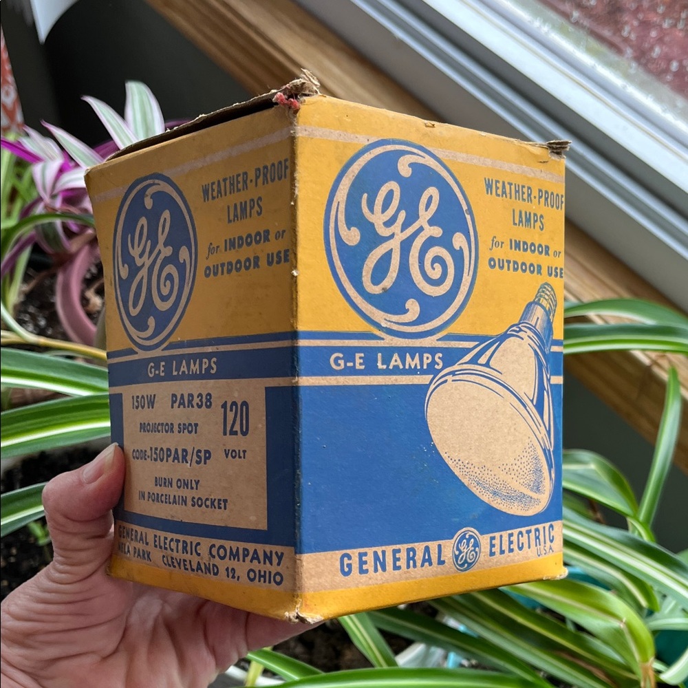 Vtg GE 150W PAR38 Weather Proof Lamb Bulb W/Original Box General Electric *READ*